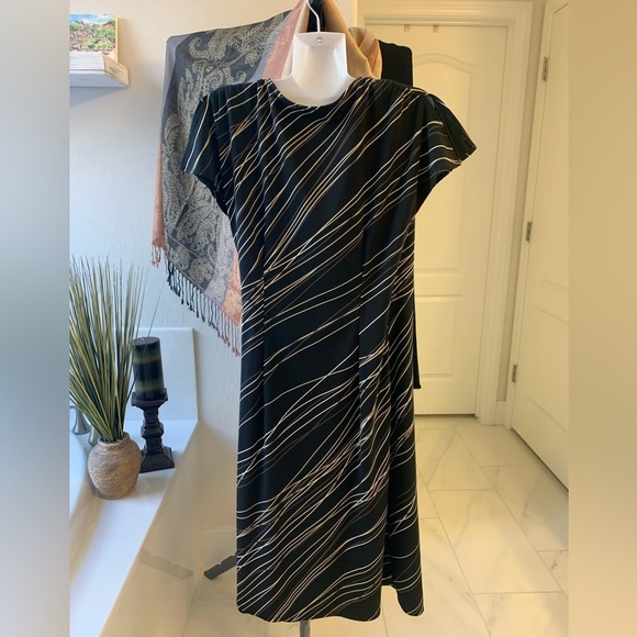 Valerie Stevens Medium Wrap Dress Black Ivory - Picture 2 of 9